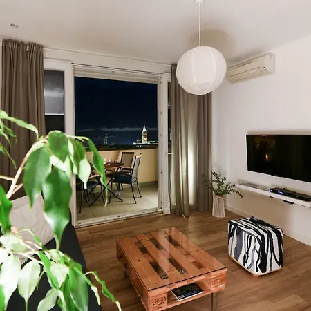 公寓 Penthouse Dolcevita 扎达尔